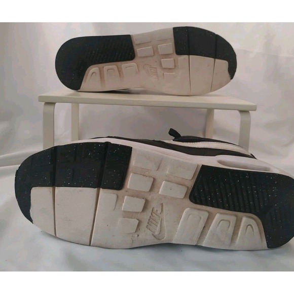 Nike Walking/Running Men's Size 9.5 W4555-002 Casual Shoes Sneakers - Picture 3 of 6